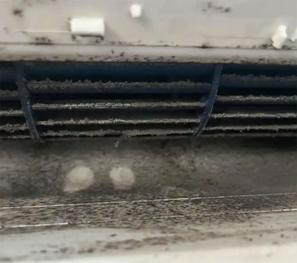 北流空调吹的风有股烧焦味是怎么回事